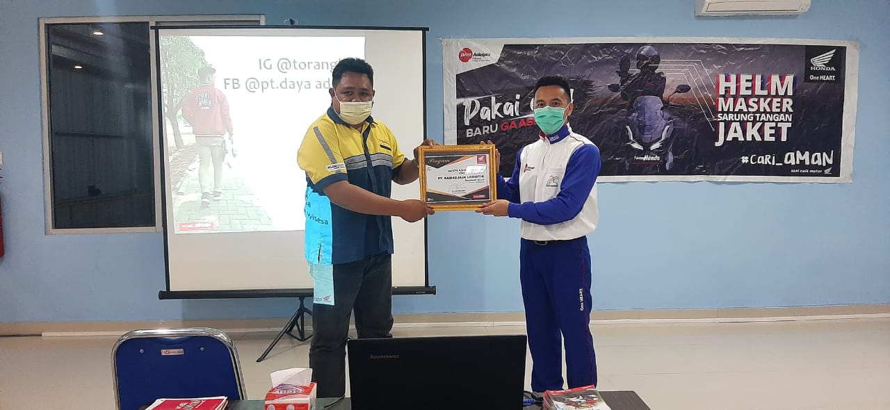 Honda Sosialisasi #Cari_Aman dan Bagikan Tips Postur Berkendara yang Nyaman 
